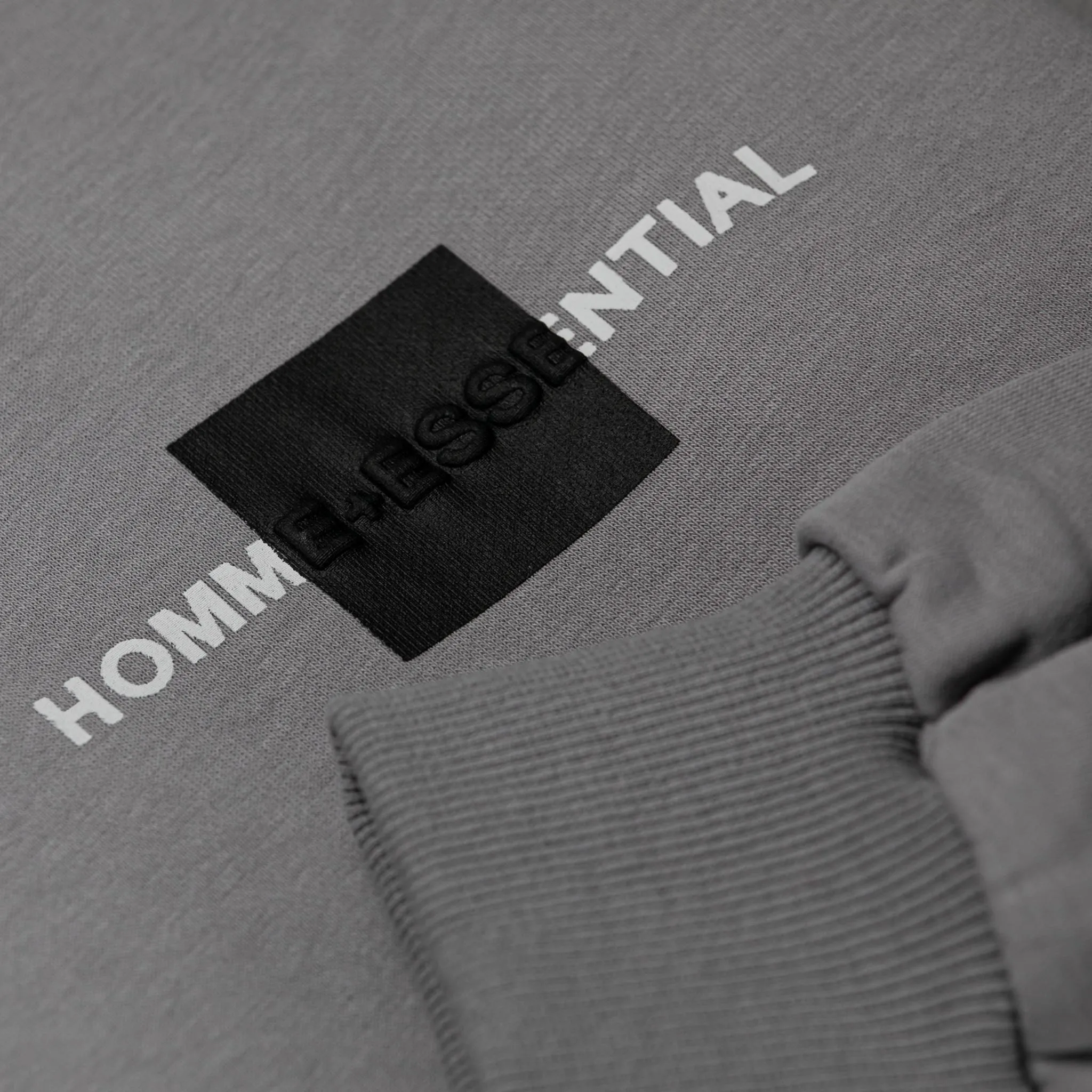 ESSENTIAL Box Crewneck