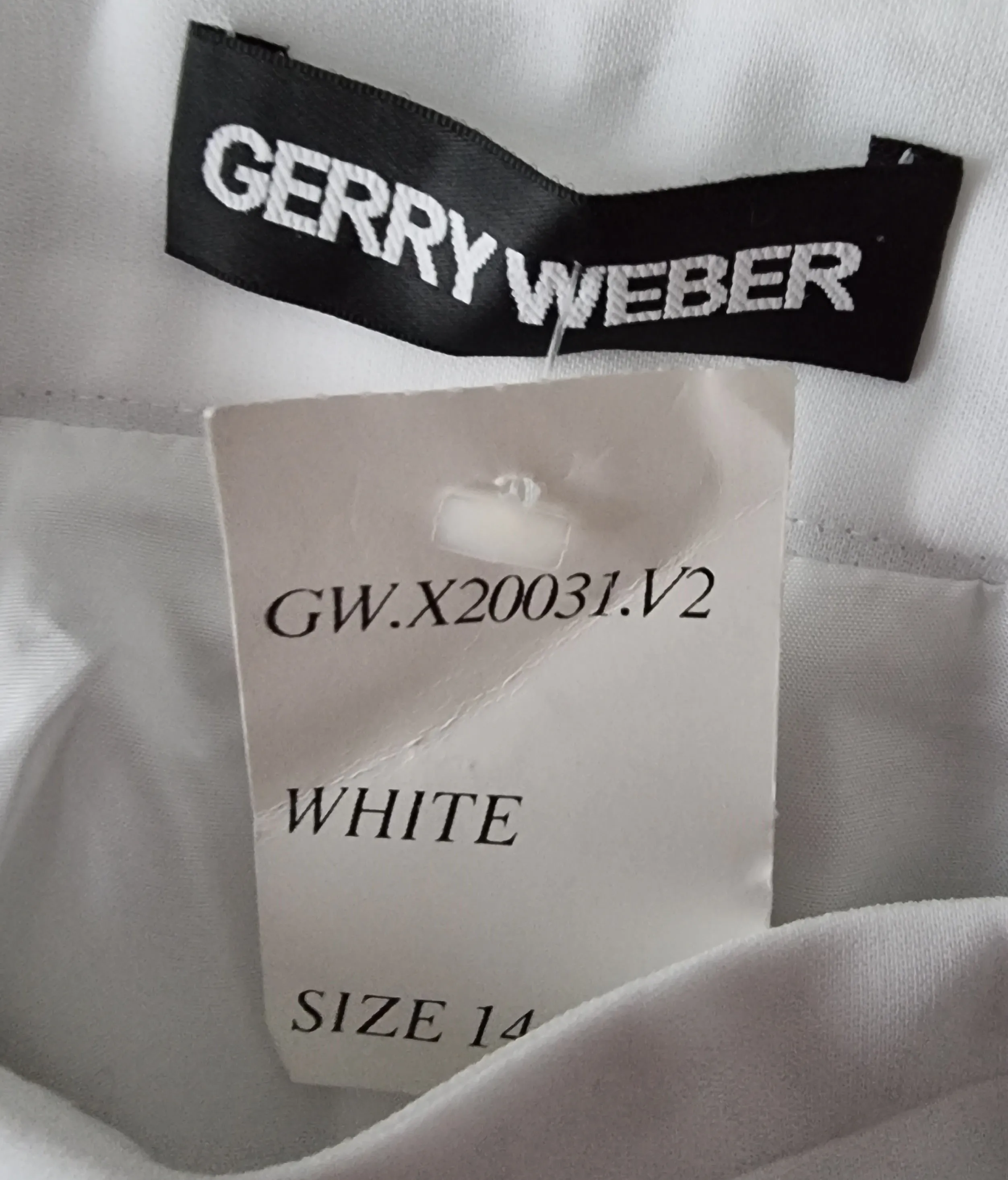 Gerry Weber Women’s White Lined Slim Style Summer Trousers UK14 US 10 EU 42 IT 45