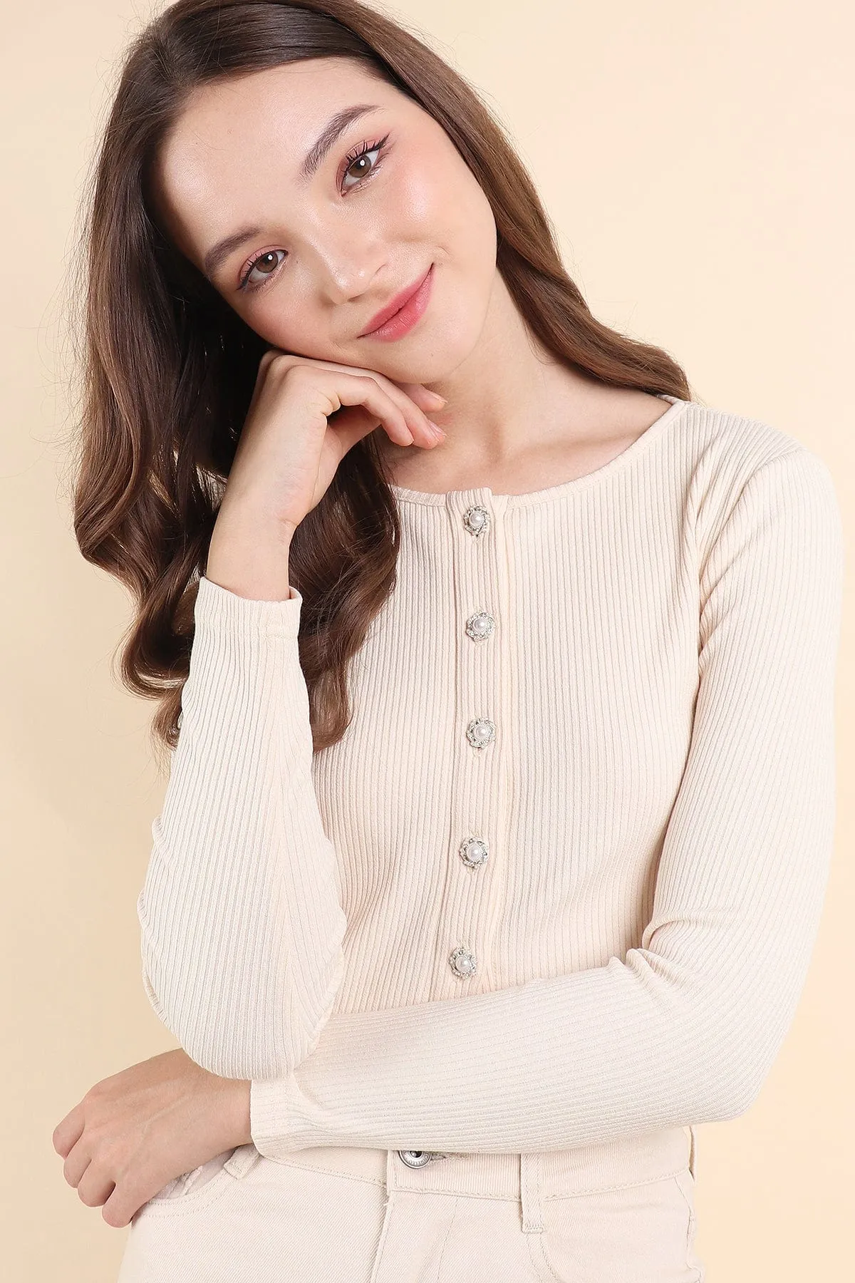 INA PEARL CARDIGAN TOP IN EGGNOG