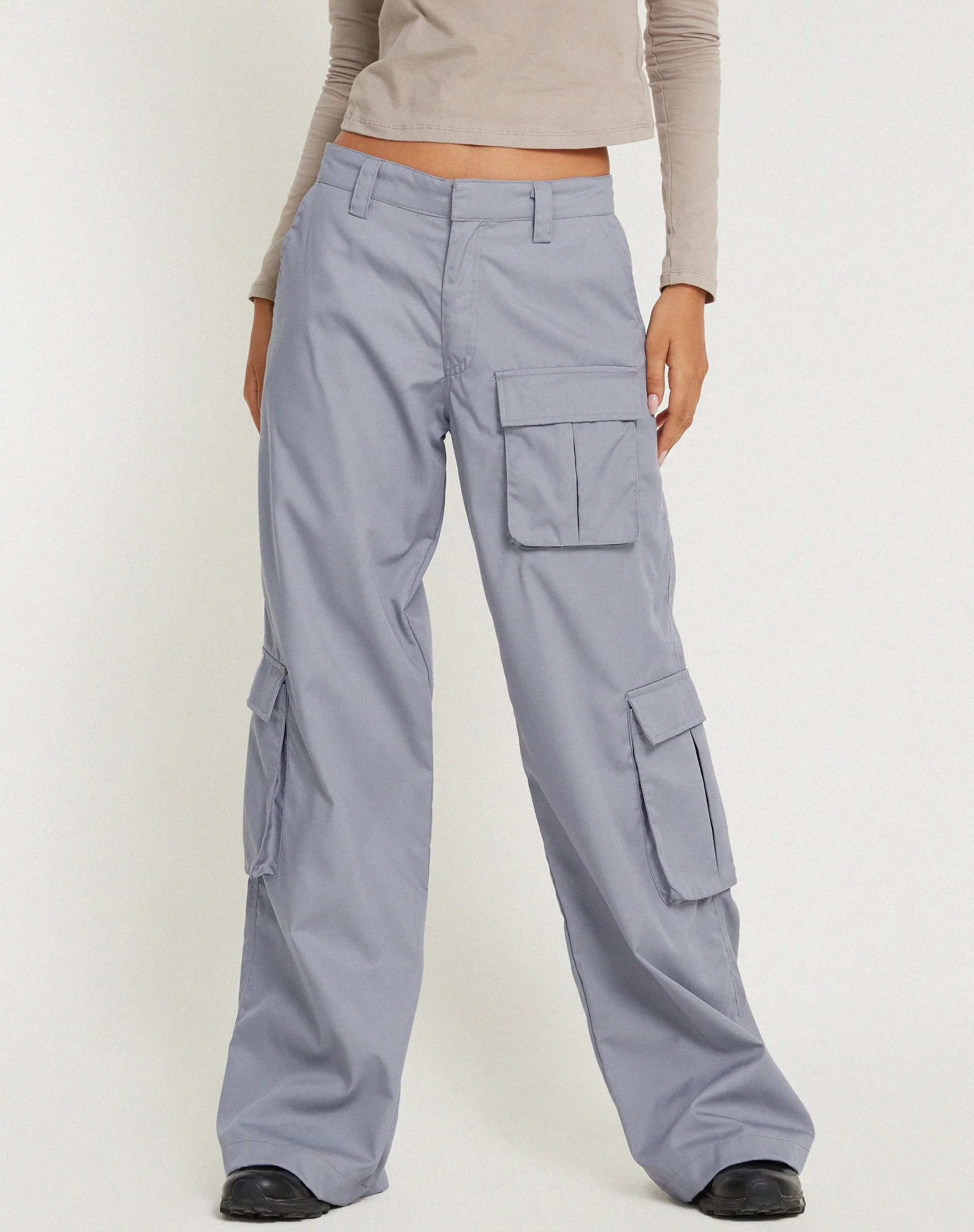 Lovis Low Rise Cargo Trouser in Grey